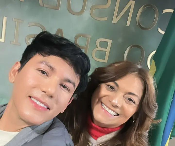 Cliente com Luci Martins no Consulado-Geral do Brasil